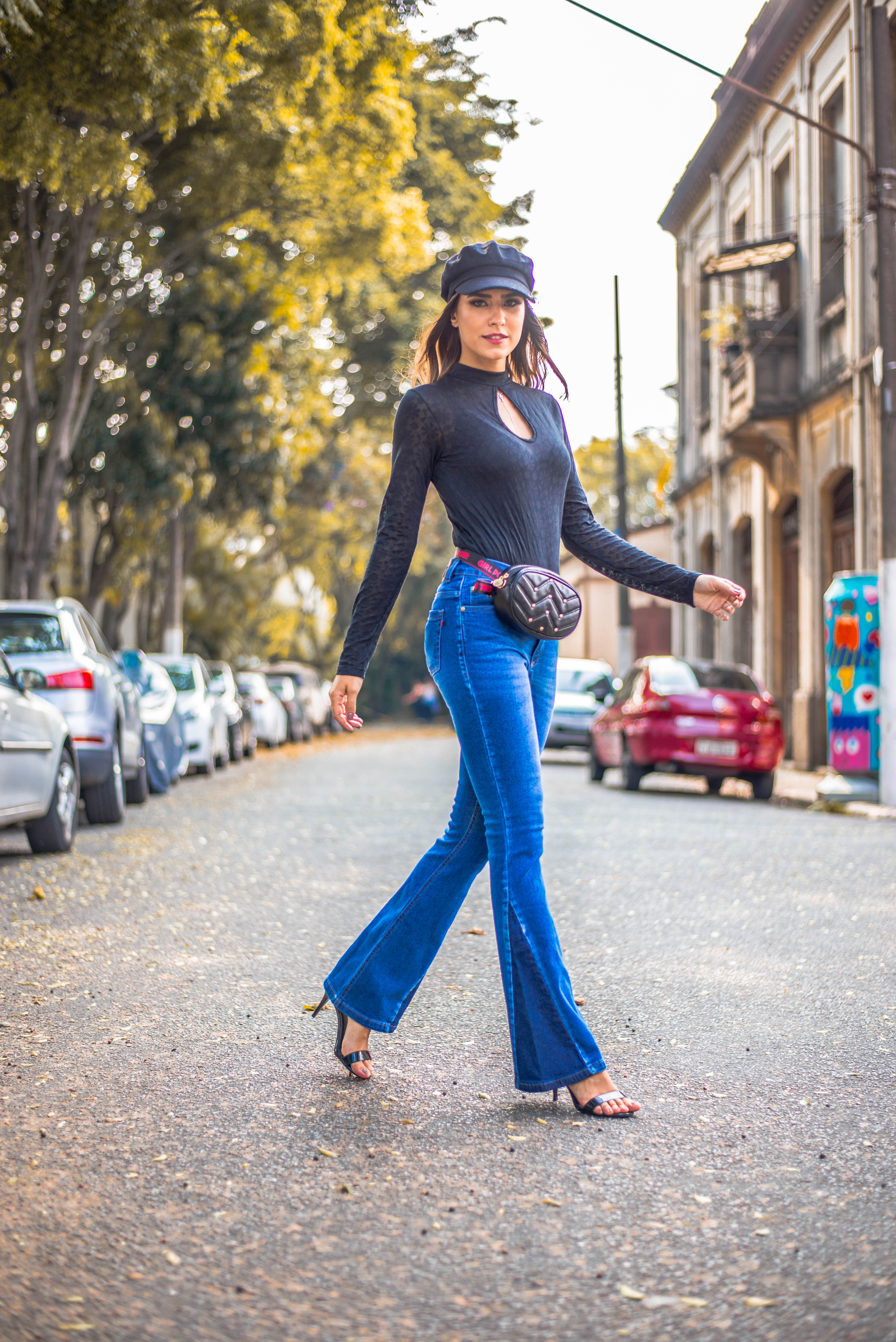 calça jeans com sandalia