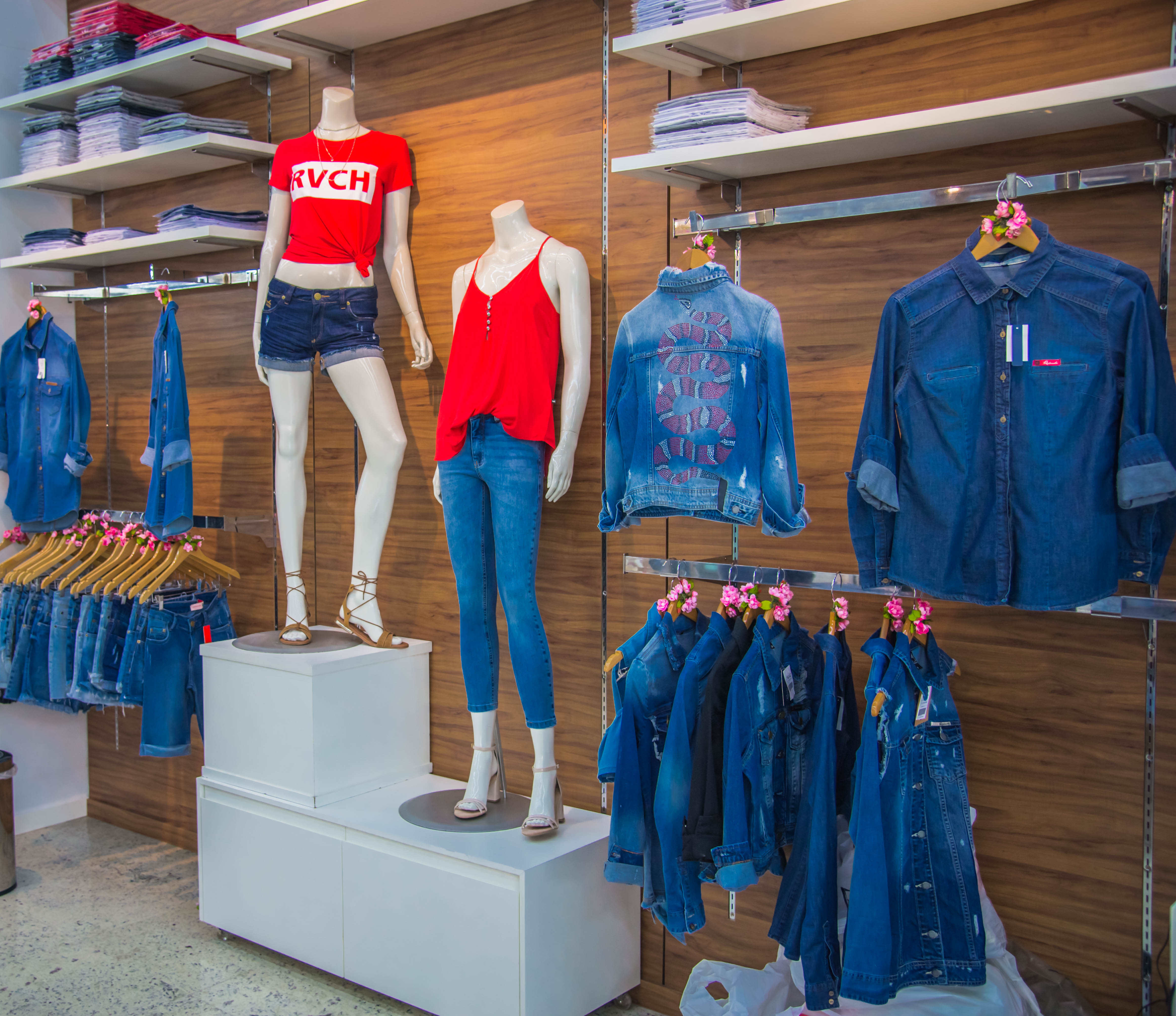 4 formas de organizar sua loja de roupas e clientes - Blog Comprar Roupas Atacado