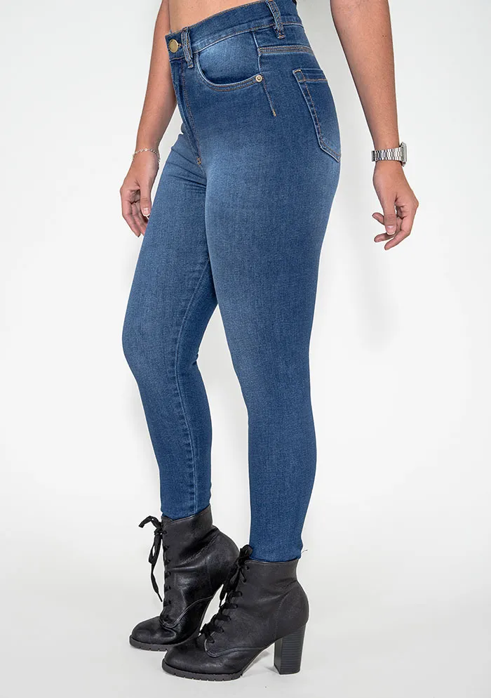 Calça jeans modeladora é para todas as horas