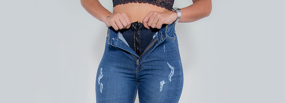 calça jeans com cinta interna