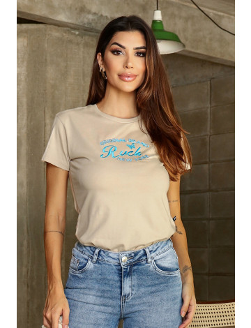 Camiseta Bordada AtCamiseta Bordada Atacado Feminina Revanche Acilia AreiaCamiseta Bordada Atacado Feminina Revanche Acilia Areiaacado Feminina Revanche Acilia Areia