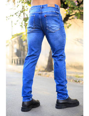 Calça jeans com shop recorte no bolso