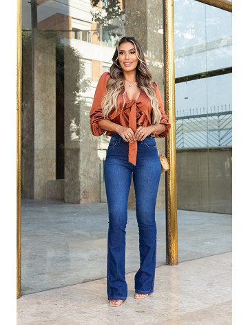 Blusa de cetim 2025 com calça jeans
