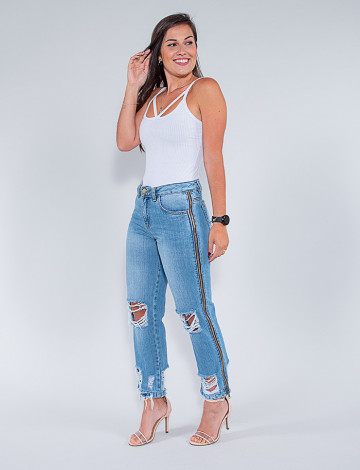 Calça jeans feminina com detalhe clearance na lateral