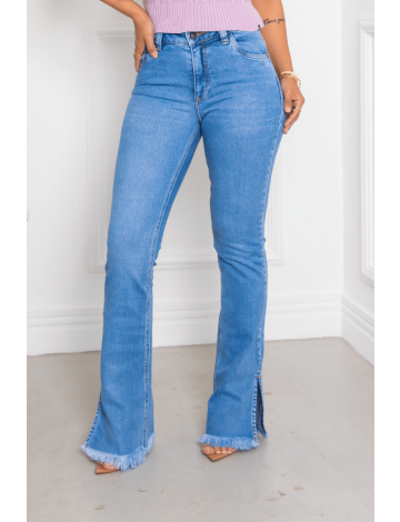 Calça flare com a barra desfiada on sale