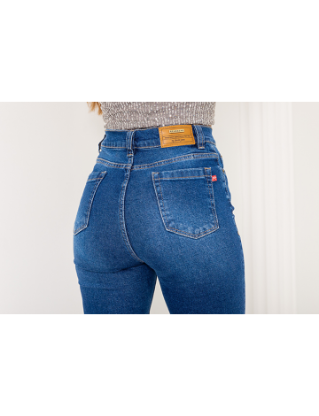 Cal a Jeans Flare Hot Pants Com Barra Desfiada e Abertura Lateral