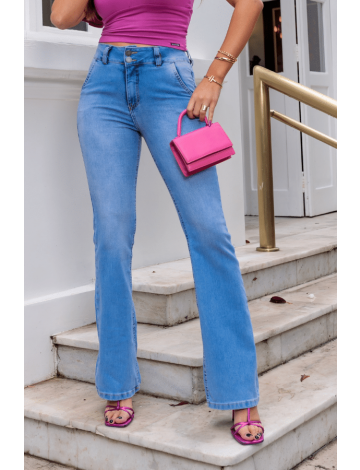 Calça flare levanta best sale bumbum