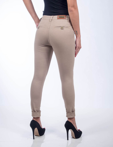 Calça com shop bolso embutido