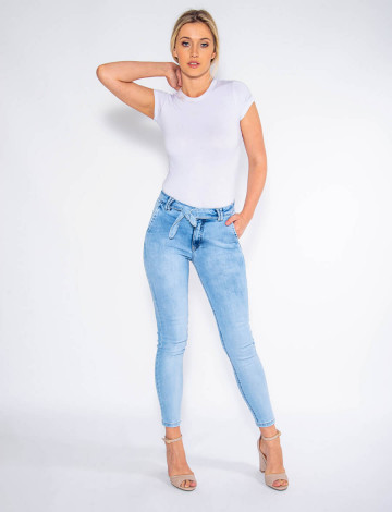 calça jeans feminina com bolso na frente