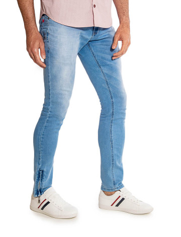 calça jeans aberta na cintura