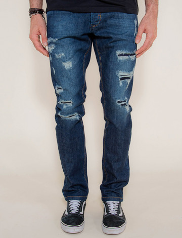 Calça jeans escura destroyed top
