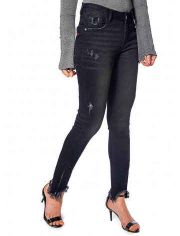 Calça preta com deals ziper na barra