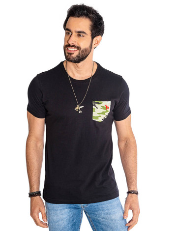 Camiseta Atacado Bolso Camuflado Masculina Revanche War Preta Frente