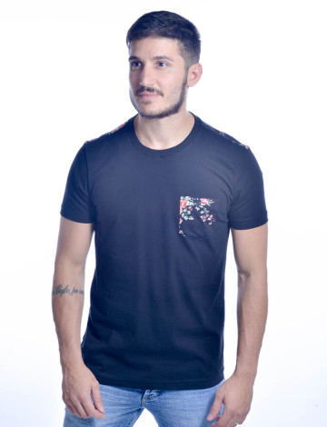 Camiseta Atacado Estampada com Bolso Masculino Revanche Milano Preto Frente