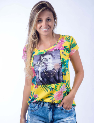 Camiseta Atacado Floral com Estampa Feminina Revanche Modele Amarela Frente