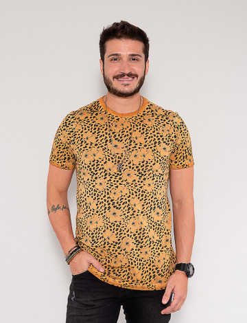 Camiseta Atacado Masculina Revanche Dashiell Caque Frente