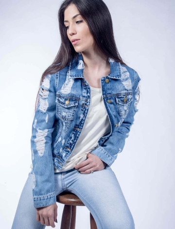 jaqueta jeans feminina com detalhes