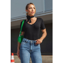 T-Shirt Básica Com Choker De Flor Atacado Feminina Revanche Boma Verde Militar